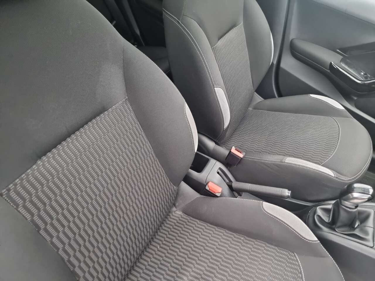 2015 PEUGEOT 208 2015 PEUGEOT 208