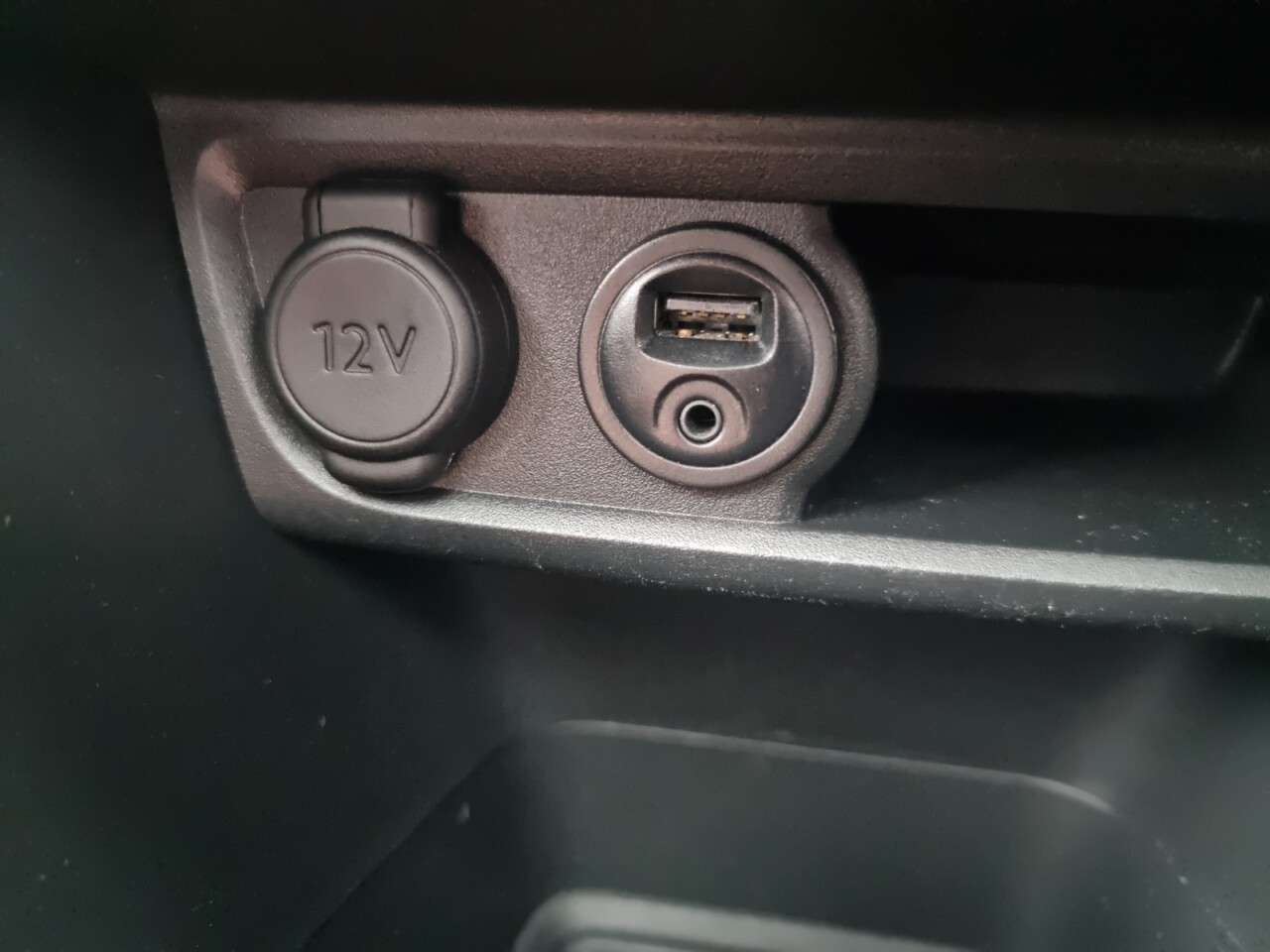 2015 PEUGEOT 208 2015 PEUGEOT 208