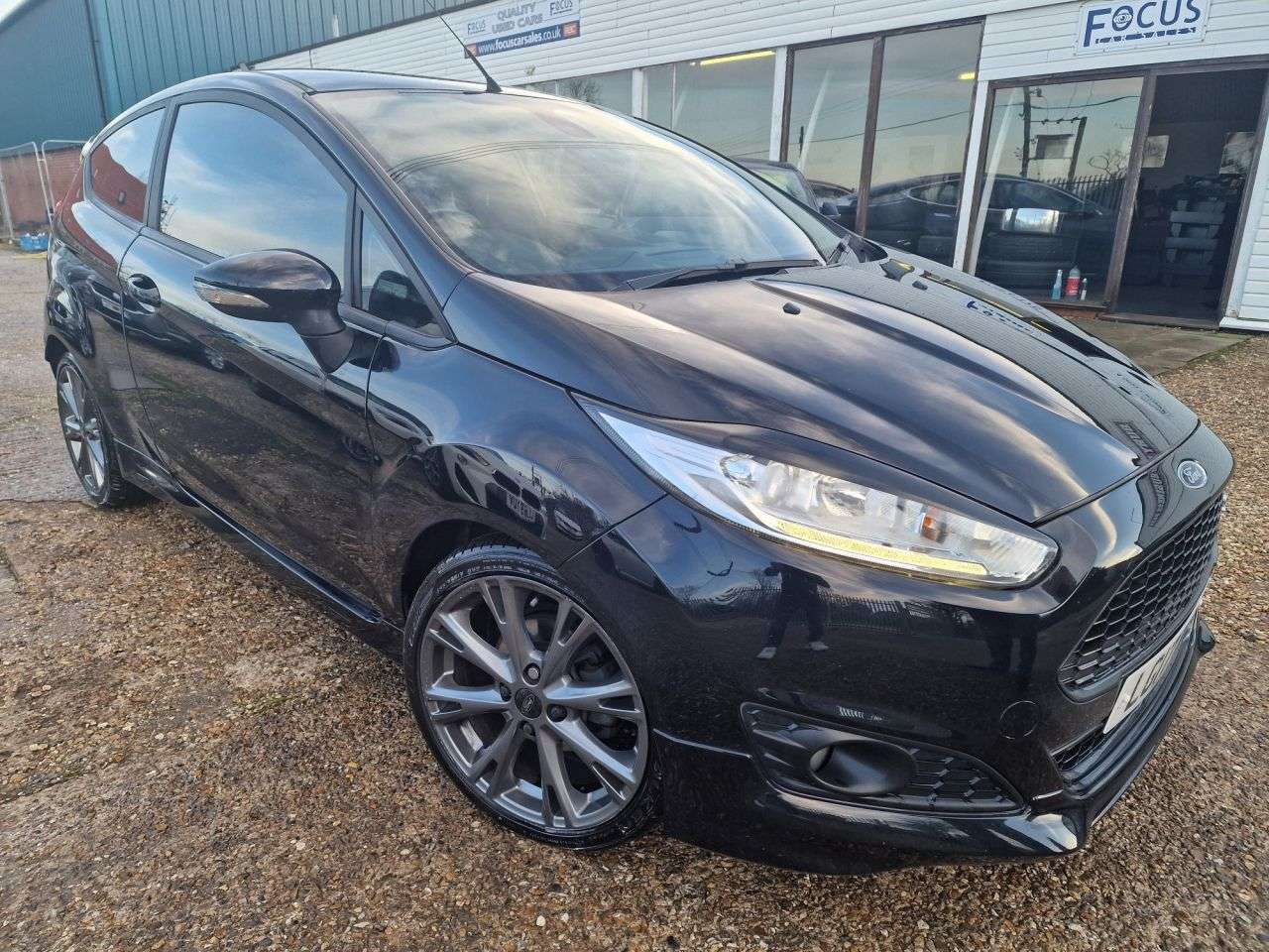 A 2017 FORD FIESTA 1.0T EcoBoost ST-Line Hatchback 3dr Petrol Manual Euro 6 (s/s) (125 ps) SAT A 2017 FORD FIESTA 1.0T EcoBoost ST-Line Hatchback 3dr Petrol Manual Euro 6 (s/s) (125 ps) SAT