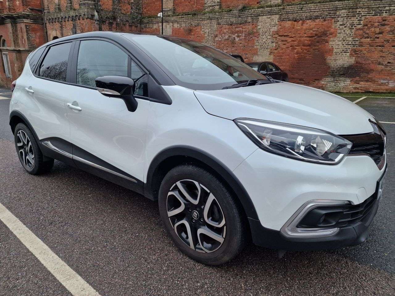 A 2019 RENAULT CAPTUR 1.3 TCe ENERGY Iconic SUV 5dr Petrol Manual Euro 6 (s/s) (130 ps) SATNAV + A 2019 RENAULT CAPTUR 1.3 TCe ENERGY Iconic SUV 5dr Petrol Manual Euro 6 (s/s) (130 ps) SATNAV +