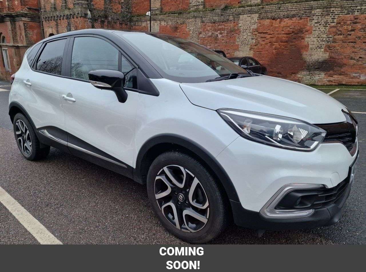 A 2019 RENAULT CAPTUR 1.3 TCe ENERGY Iconic SUV 5dr Petrol Manual Euro 6 (s/s) (130 ps) SATNAV + A 2019 RENAULT CAPTUR 1.3 TCe ENERGY Iconic SUV 5dr Petrol Manual Euro 6 (s/s) (130 ps) SATNAV +