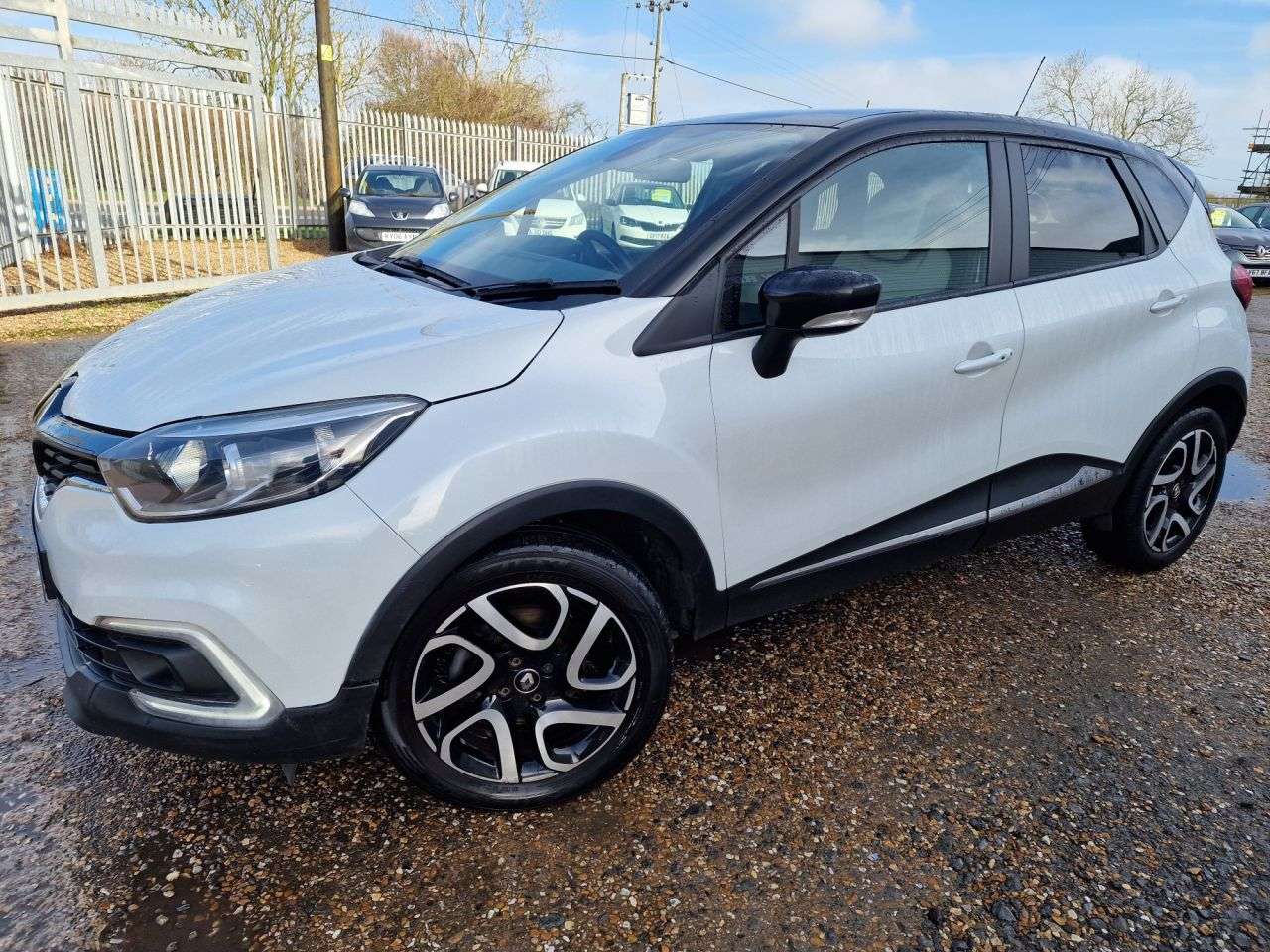 A 2019 RENAULT CAPTUR 1.3 TCe ENERGY Iconic SUV 5dr Petrol Manual Euro 6 (s/s) (130 ps) SATNAV + A 2019 RENAULT CAPTUR 1.3 TCe ENERGY Iconic SUV 5dr Petrol Manual Euro 6 (s/s) (130 ps) SATNAV +