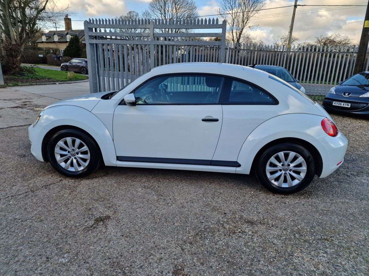 A 2015 VOLKSWAGEN BEETLE 1.2 TSI Hatchback 3dr Petrol Manual Euro 5 (105 ps) VW PURE WHITE! ULEZ COM A 2015 VOLKSWAGEN BEETLE 1.2 TSI Hatchback 3dr Petrol Manual Euro 5 (105 ps) VW PURE WHITE! ULEZ COM