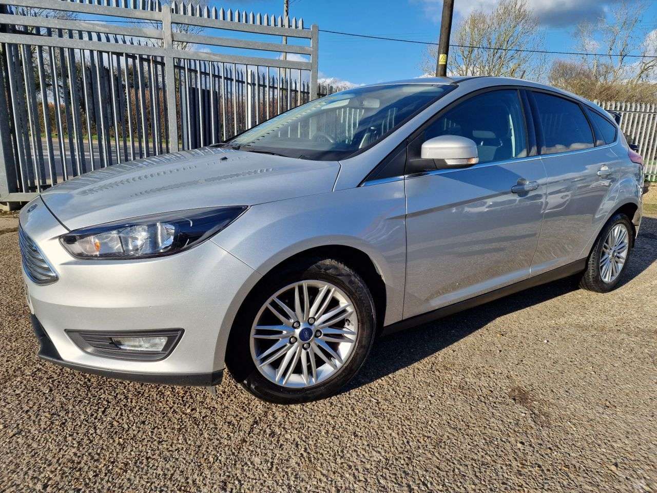 A 2018 FORD FOCUS 1.0T EcoBoost Zetec Edition Hatchback 5dr Petrol Manual Euro 6 (s/s) (125 p A 2018 FORD FOCUS 1.0T EcoBoost Zetec Edition Hatchback 5dr Petrol Manual Euro 6 (s/s) (125 p