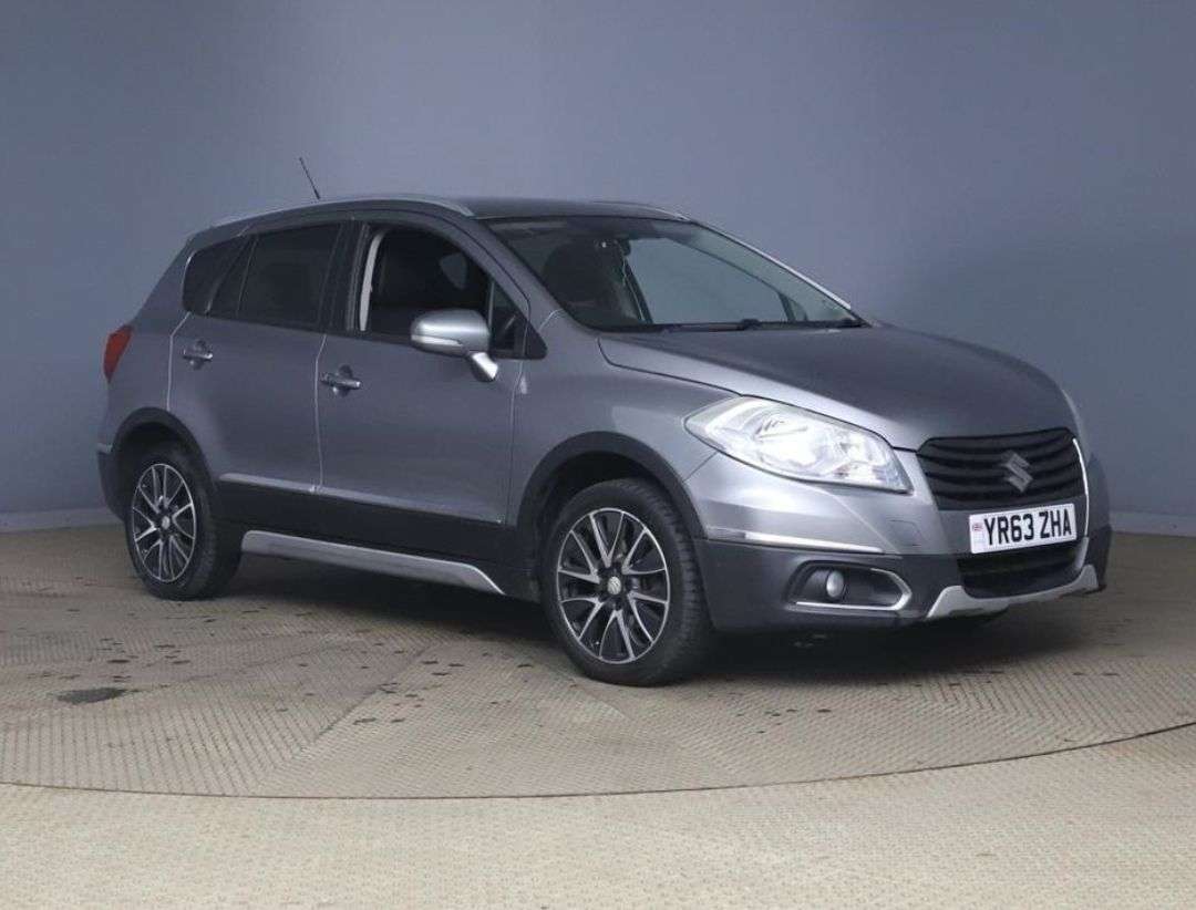 A 2013 SUZUKI SX4 S-CROSS 1.6 SZ-T SUV 5dr Petrol Manual Euro 6 (120 ps) NAV + REVERSE CAM + CLIMATE A 2013 SUZUKI SX4 S-CROSS 1.6 SZ-T SUV 5dr Petrol Manual Euro 6 (120 ps) NAV + REVERSE CAM + CLIMATE