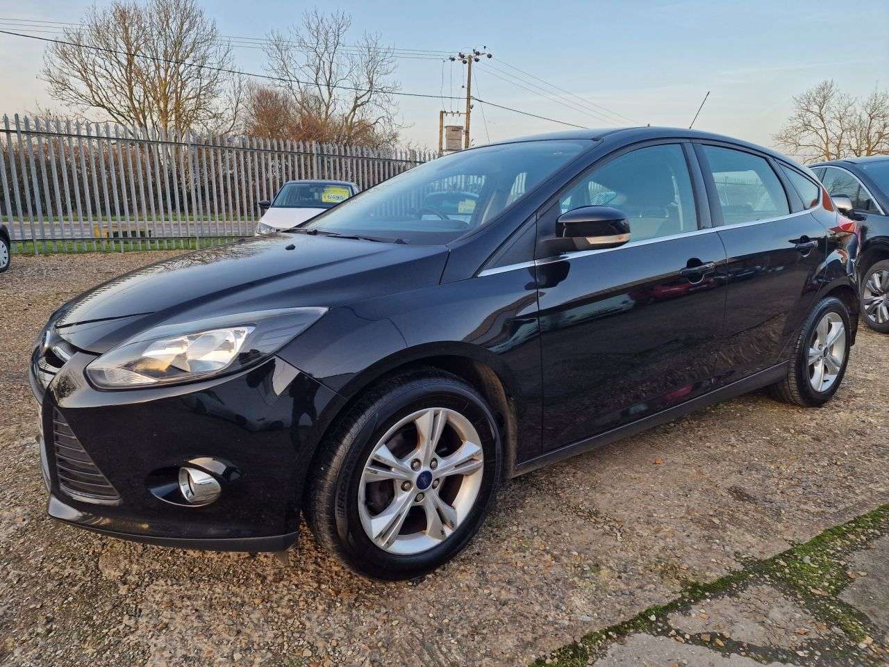 A 2013 FORD FOCUS 1.6 Zetec Hatchback 5dr Petrol Manual Euro 5 (105 ps) DAB DIGITAL + SATNAV A 2013 FORD FOCUS 1.6 Zetec Hatchback 5dr Petrol Manual Euro 5 (105 ps) DAB DIGITAL + SATNAV