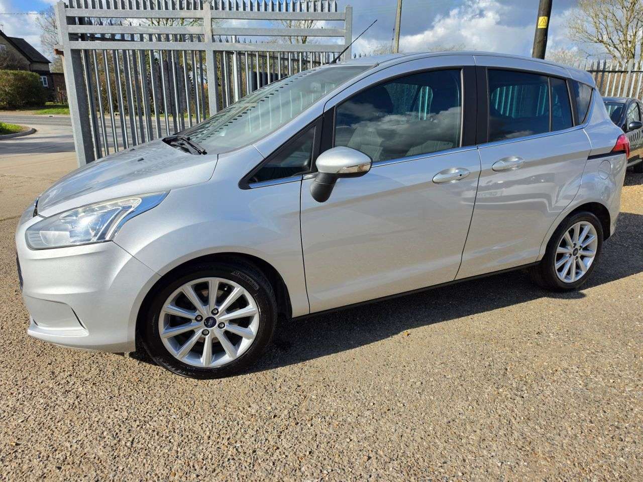 A 2016 FORD B-MAX 1.5 TDCi Titanium MPV 5dr Diesel Manual Euro 6 (s/s) (95 ps) £20 TAX! CLIMA A 2016 FORD B-MAX 1.5 TDCi Titanium MPV 5dr Diesel Manual Euro 6 (s/s) (95 ps) £20 TAX! CLIMA