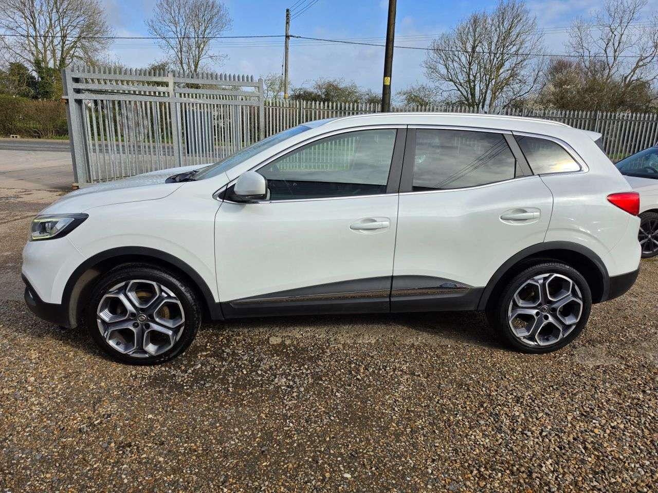 A 2018 RENAULT KADJAR 1.2 TCe Dynamique S Nav SUV 5dr Petrol Manual Euro 6 (s/s) (130 ps) ULEZ CO A 2018 RENAULT KADJAR 1.2 TCe Dynamique S Nav SUV 5dr Petrol Manual Euro 6 (s/s) (130 ps) ULEZ CO