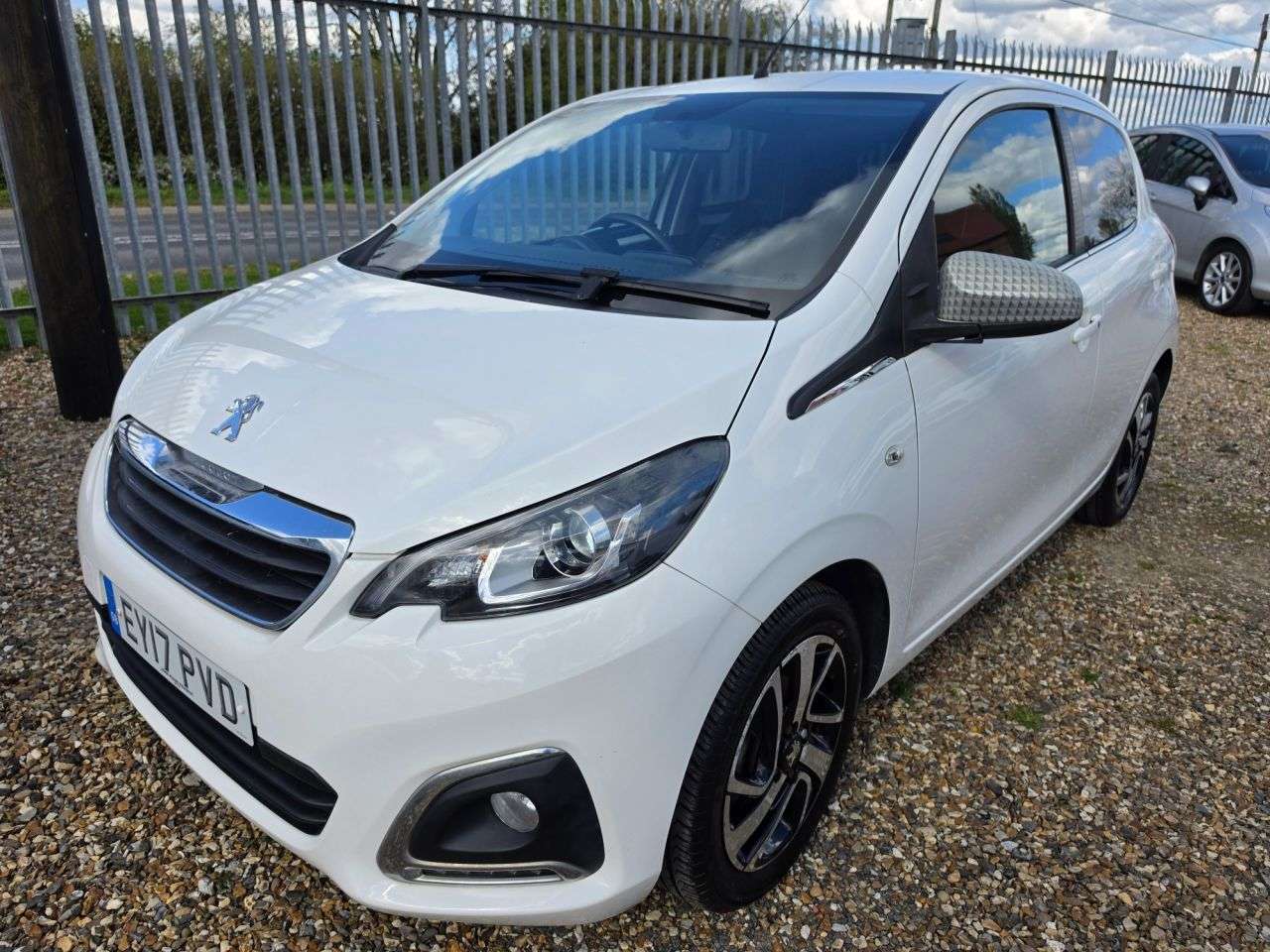 A 2017 PEUGEOT 108 1.2 PureTech Allure Hatchback 5dr Petrol Manual Euro 6 (82 ps) KEYLESS ENTR A 2017 PEUGEOT 108 1.2 PureTech Allure Hatchback 5dr Petrol Manual Euro 6 (82 ps) KEYLESS ENTR