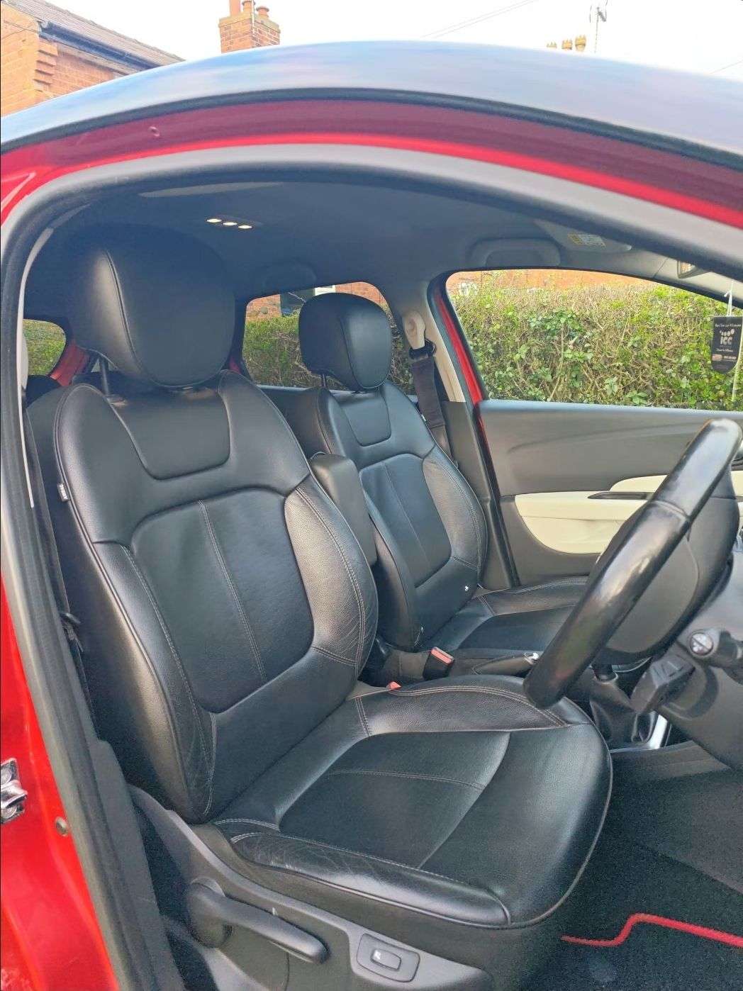 A 2019 RENAULT CAPTUR 1.5 dCi ENERGY GT Line SUV 5dr Diesel Manual Euro 6 (s/s) (90 ps) FULL BLAC A 2019 RENAULT CAPTUR 1.5 dCi ENERGY GT Line SUV 5dr Diesel Manual Euro 6 (s/s) (90 ps) FULL BLAC