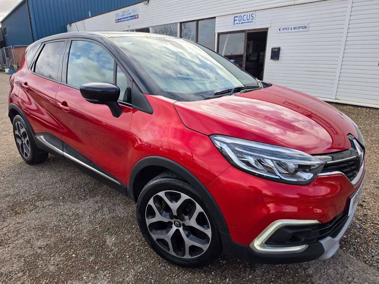 A 2019 RENAULT CAPTUR 1.5 dCi ENERGY GT Line SUV 5dr Diesel Manual Euro 6 (s/s) (90 ps) FULL BLAC A 2019 RENAULT CAPTUR 1.5 dCi ENERGY GT Line SUV 5dr Diesel Manual Euro 6 (s/s) (90 ps) FULL BLAC