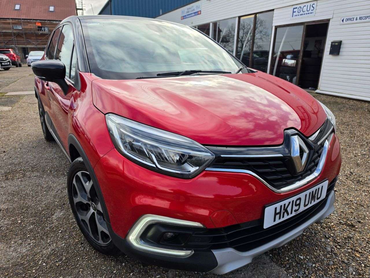 A 2019 RENAULT CAPTUR 1.5 dCi ENERGY GT Line SUV 5dr Diesel Manual Euro 6 (s/s) (90 ps) FULL BLAC A 2019 RENAULT CAPTUR 1.5 dCi ENERGY GT Line SUV 5dr Diesel Manual Euro 6 (s/s) (90 ps) FULL BLAC