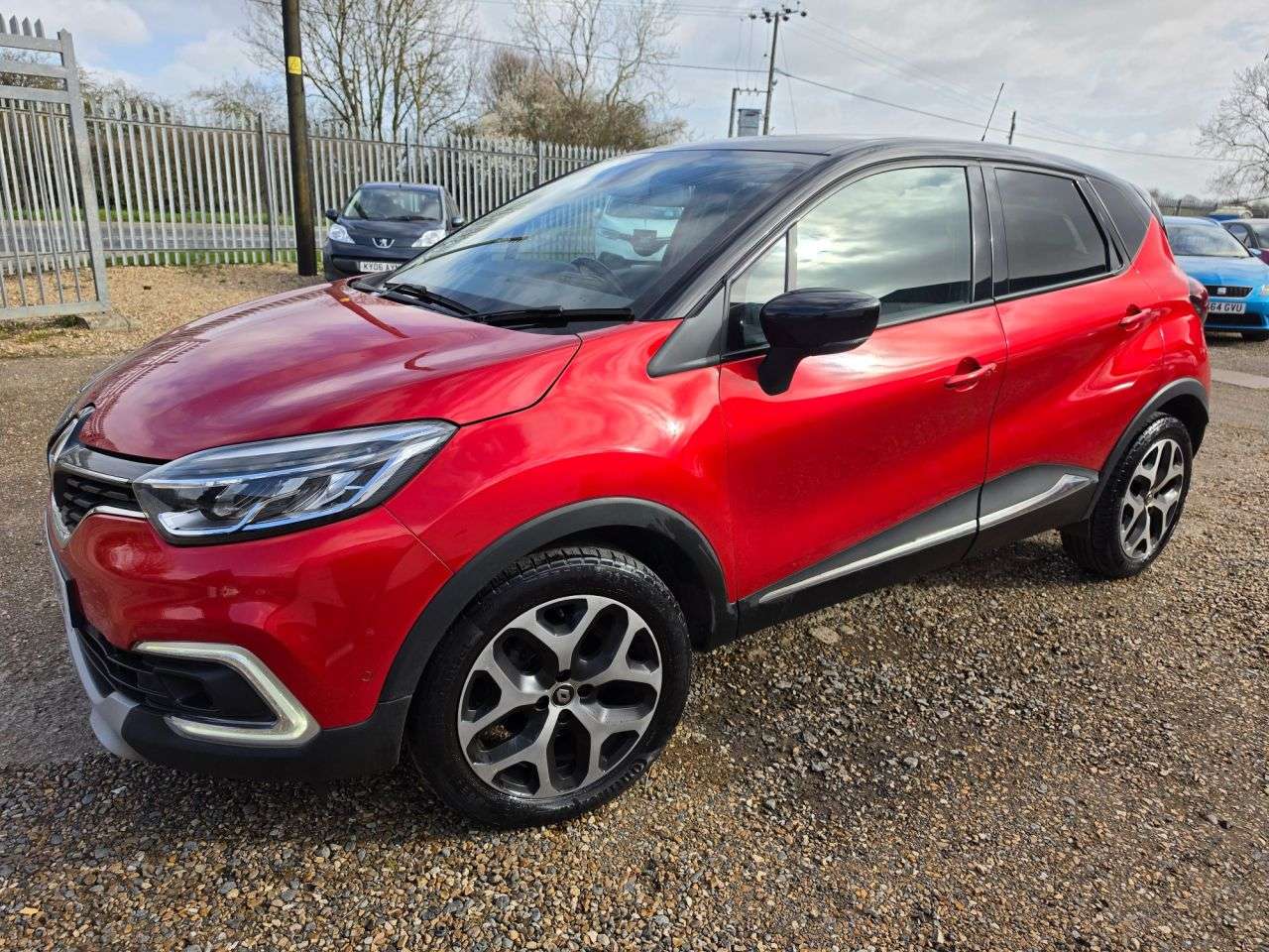 A 2019 RENAULT CAPTUR 1.5 dCi ENERGY GT Line SUV 5dr Diesel Manual Euro 6 (s/s) (90 ps) FULL BLAC A 2019 RENAULT CAPTUR 1.5 dCi ENERGY GT Line SUV 5dr Diesel Manual Euro 6 (s/s) (90 ps) FULL BLAC