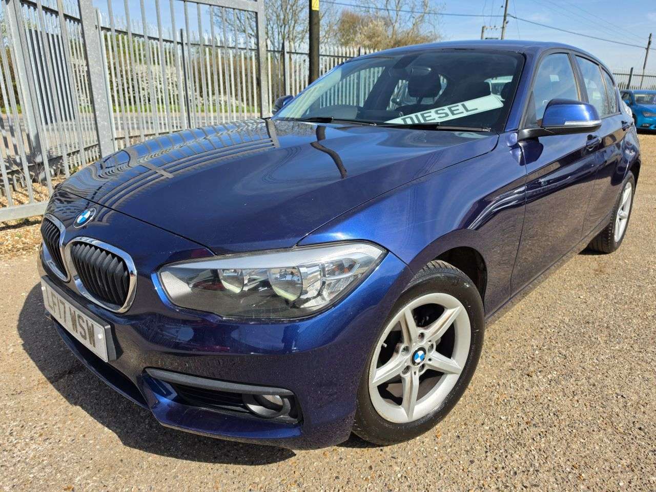 A 2017 BMW 1 SERIES 1.5 116d SE Hatchback 5dr Diesel Manual Euro 6 (s/s) (116 ps) NAVIGATION + A 2017 BMW 1 SERIES 1.5 116d SE Hatchback 5dr Diesel Manual Euro 6 (s/s) (116 ps) NAVIGATION +