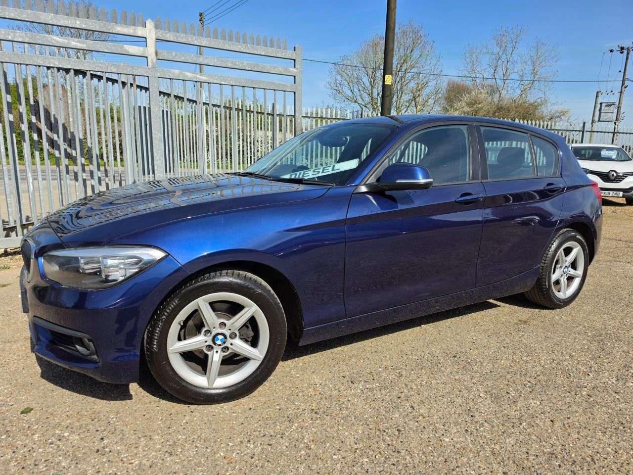 A 2017 BMW 1 SERIES 1.5 116d SE Hatchback 5dr Diesel Manual Euro 6 (s/s) (116 ps) NAVIGATION + A 2017 BMW 1 SERIES 1.5 116d SE Hatchback 5dr Diesel Manual Euro 6 (s/s) (116 ps) NAVIGATION +