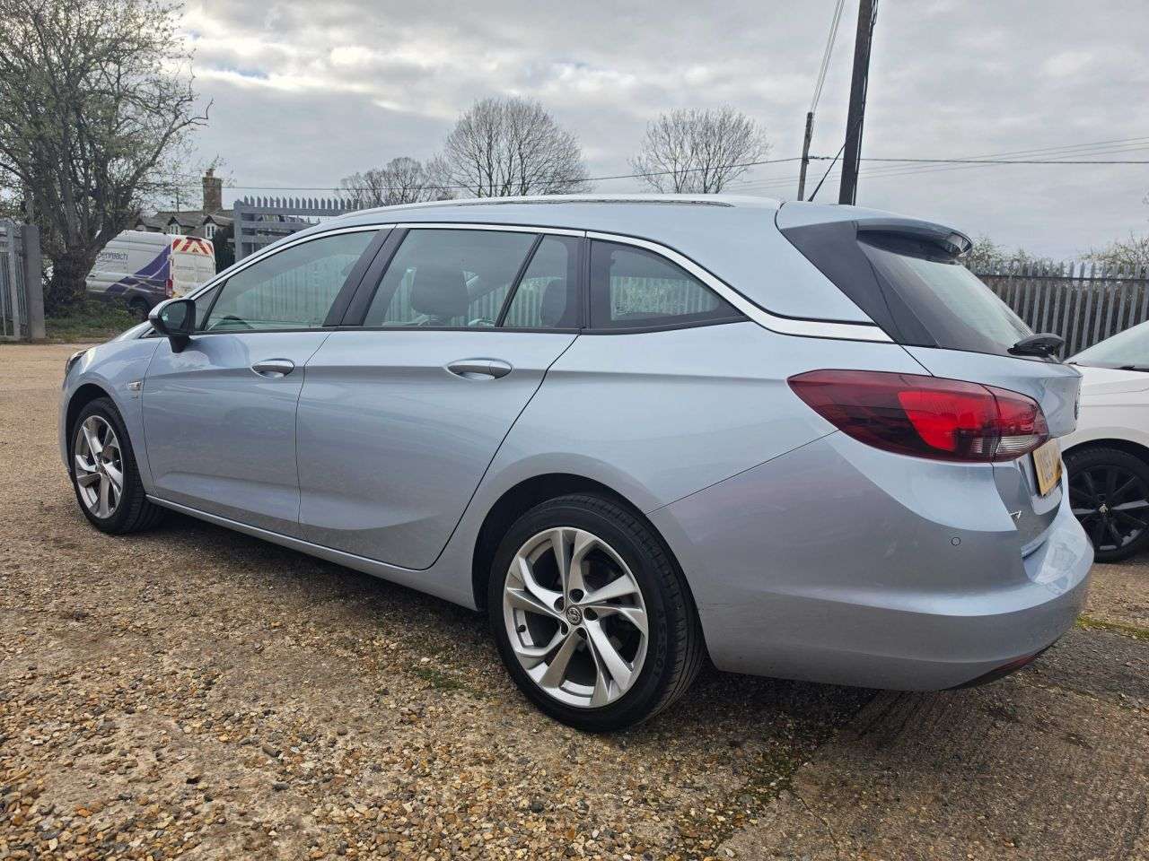 A 2020 VAUXHALL ASTRA 1.5 Turbo D SRi Nav Sports Tourer 5dr Diesel Manual Euro 6 (s/s) (122 ps) S A 2020 VAUXHALL ASTRA 1.5 Turbo D SRi Nav Sports Tourer 5dr Diesel Manual Euro 6 (s/s) (122 ps) S