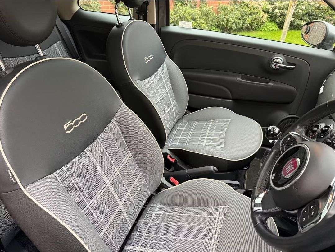 A 2017 FIAT 500 1.2 Lounge Hatchback 3dr Petrol Manual Euro 6 (s/s) (69 bhp) PARK SENSORS + A 2017 FIAT 500 1.2 Lounge Hatchback 3dr Petrol Manual Euro 6 (s/s) (69 bhp) PARK SENSORS +