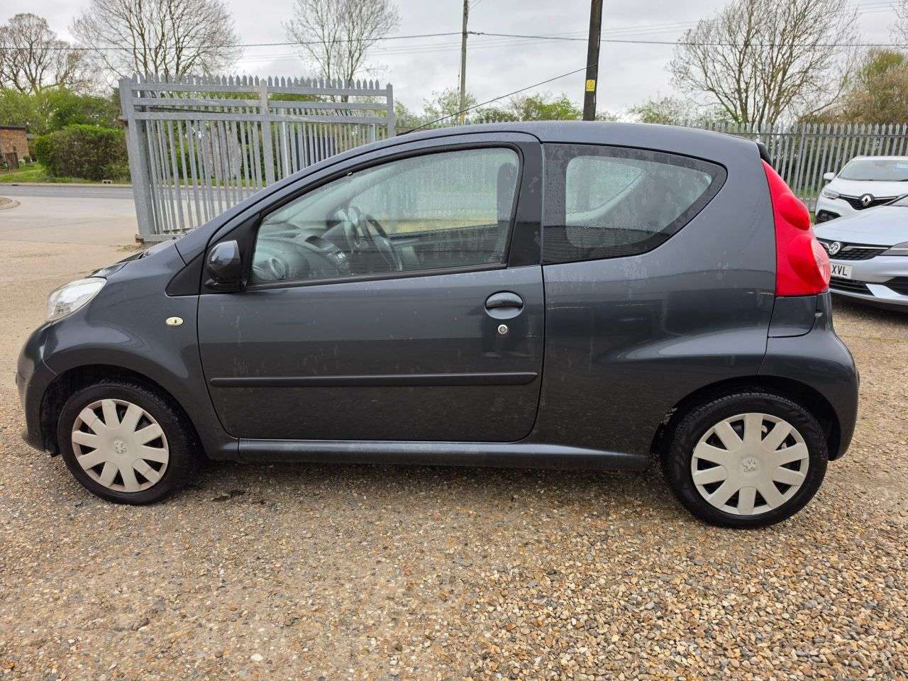 A 2006 PEUGEOT 107 1.0 12V Urban Hatchback 3dr Petrol Manual Euro 4 (68 ps) IDEAL FIRST CAR! L A 2006 PEUGEOT 107 1.0 12V Urban Hatchback 3dr Petrol Manual Euro 4 (68 ps) IDEAL FIRST CAR! L