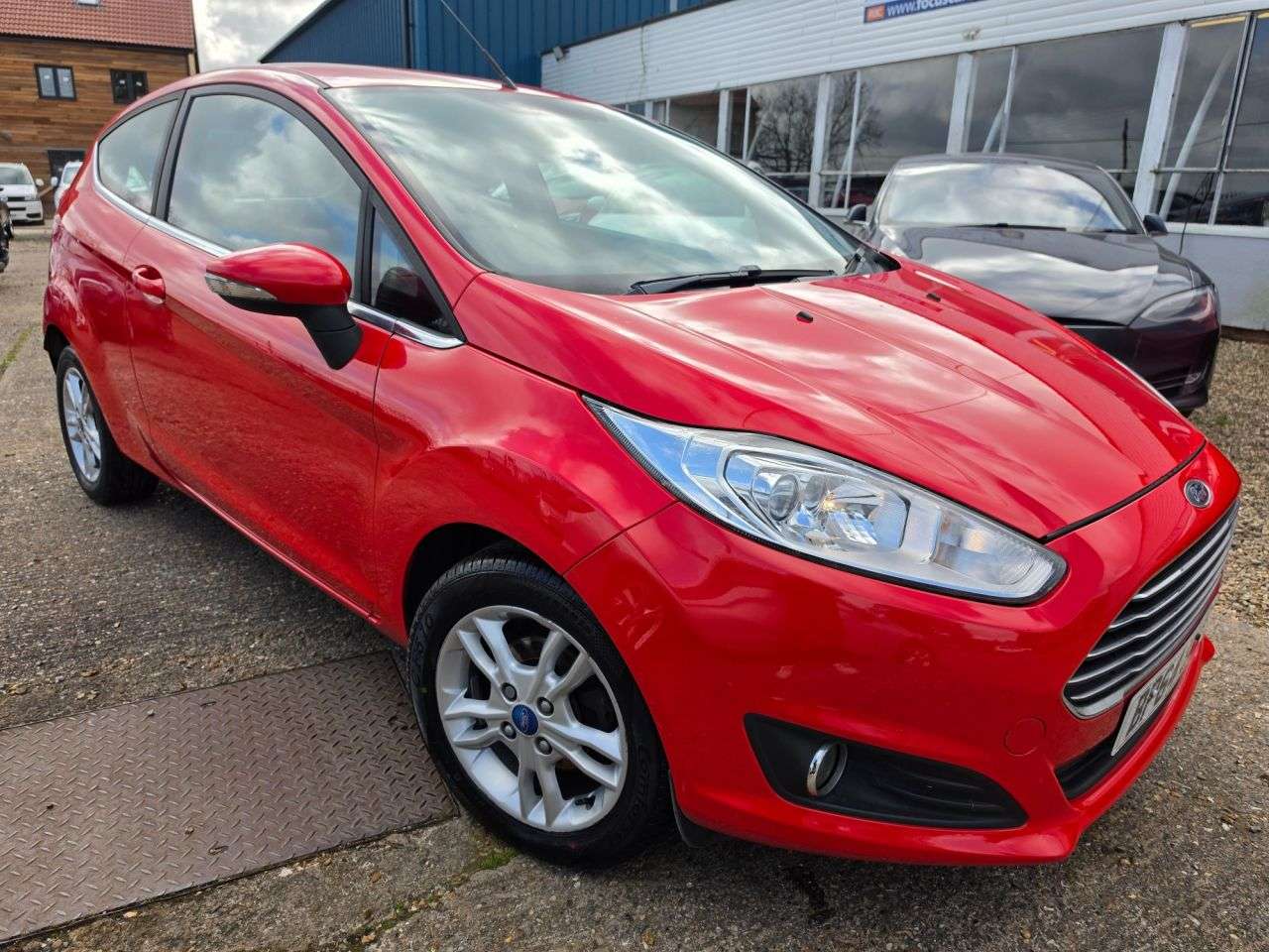 A 2015 FORD FIESTA 1.25 Zetec Hatchback 3dr Petrol Manual Euro 5 (82 ps) QUICK CLEAR SCREEN + A 2015 FORD FIESTA 1.25 Zetec Hatchback 3dr Petrol Manual Euro 5 (82 ps) QUICK CLEAR SCREEN +