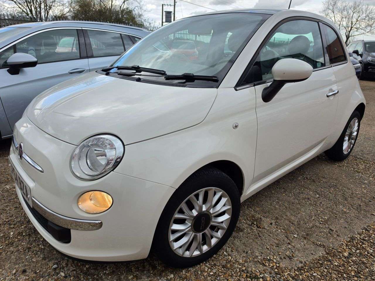 A 2014 FIAT 500 1.2 Lounge Hatchback 3dr Petrol Manual Euro 6 (s/s) (69 bhp) PART LEATHER + A 2014 FIAT 500 1.2 Lounge Hatchback 3dr Petrol Manual Euro 6 (s/s) (69 bhp) PART LEATHER +