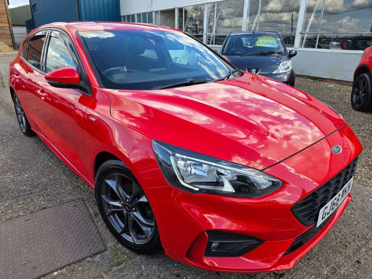 A 2018 FORD FOCUS 1.0T EcoBoost ST-Line Hatchback 5dr Petrol Manual Euro 6 (s/s) (125 ps) CRU A 2018 FORD FOCUS 1.0T EcoBoost ST-Line Hatchback 5dr Petrol Manual Euro 6 (s/s) (125 ps) CRU