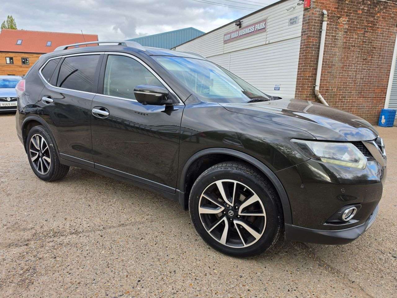 A 2015 NISSAN X-TRAIL 1.6 dCi n-tec SUV 5dr Diesel Manual Euro 5 (s/s) (130 ps) LOW MILEAGE + NAV A 2015 NISSAN X-TRAIL 1.6 dCi n-tec SUV 5dr Diesel Manual Euro 5 (s/s) (130 ps) LOW MILEAGE + NAV
