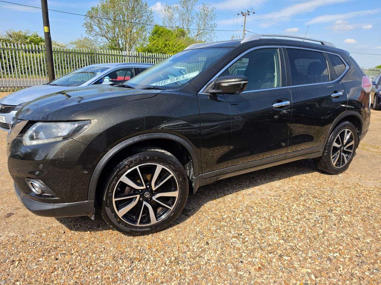 A 2015 NISSAN X-TRAIL 1.6 dCi n-tec SUV 5dr Diesel Manual Euro 5 (s/s) (130 ps) LOW MILEAGE + NAV A 2015 NISSAN X-TRAIL 1.6 dCi n-tec SUV 5dr Diesel Manual Euro 5 (s/s) (130 ps) LOW MILEAGE + NAV