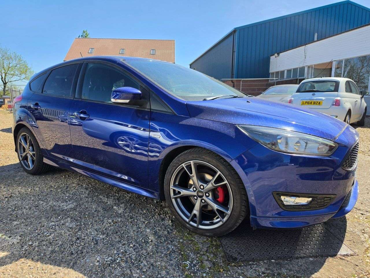A 2017 FORD FOCUS 1.0T EcoBoost ST-Line X Hatchback 5dr Petrol Manual Euro 6 (s/s) (140 ps) N A 2017 FORD FOCUS 1.0T EcoBoost ST-Line X Hatchback 5dr Petrol Manual Euro 6 (s/s) (140 ps) N