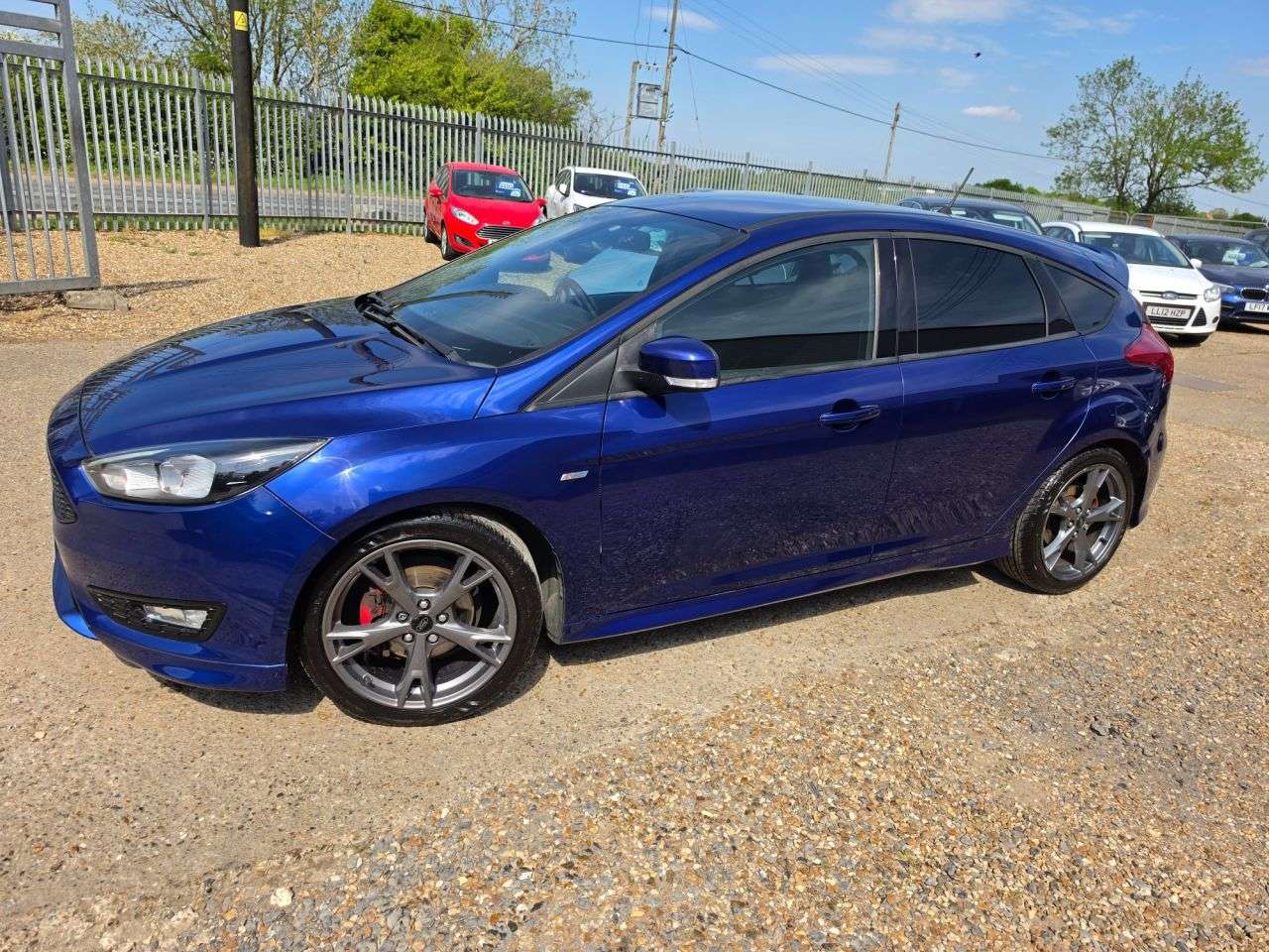A 2017 FORD FOCUS 1.0T EcoBoost ST-Line X Hatchback 5dr Petrol Manual Euro 6 (s/s) (140 ps) N A 2017 FORD FOCUS 1.0T EcoBoost ST-Line X Hatchback 5dr Petrol Manual Euro 6 (s/s) (140 ps) N
