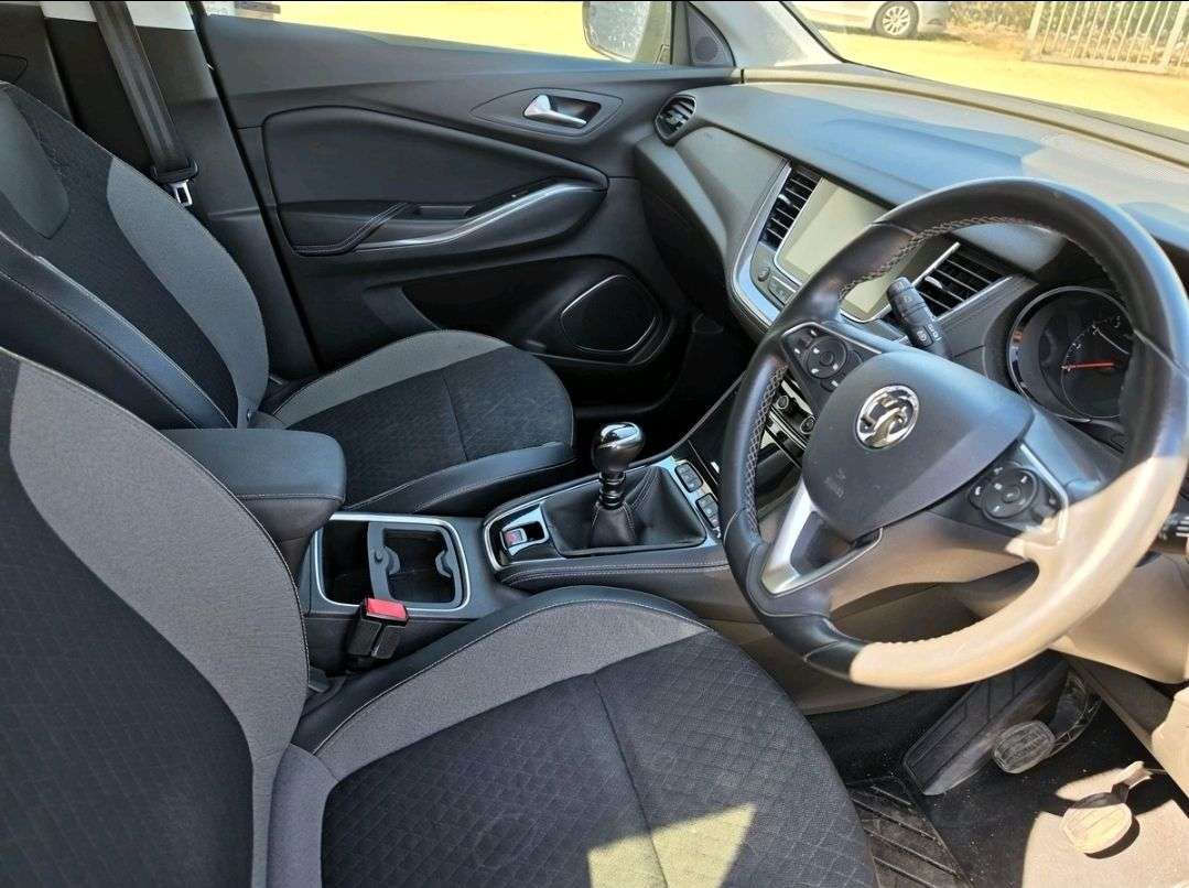A 2018 VAUXHALL GRANDLAND X 1.2 Turbo Sport Nav SUV 5dr Petrol Manual Euro 6 (s/s) (130 ps) NAVIGATION A 2018 VAUXHALL GRANDLAND X 1.2 Turbo Sport Nav SUV 5dr Petrol Manual Euro 6 (s/s) (130 ps) NAVIGATION