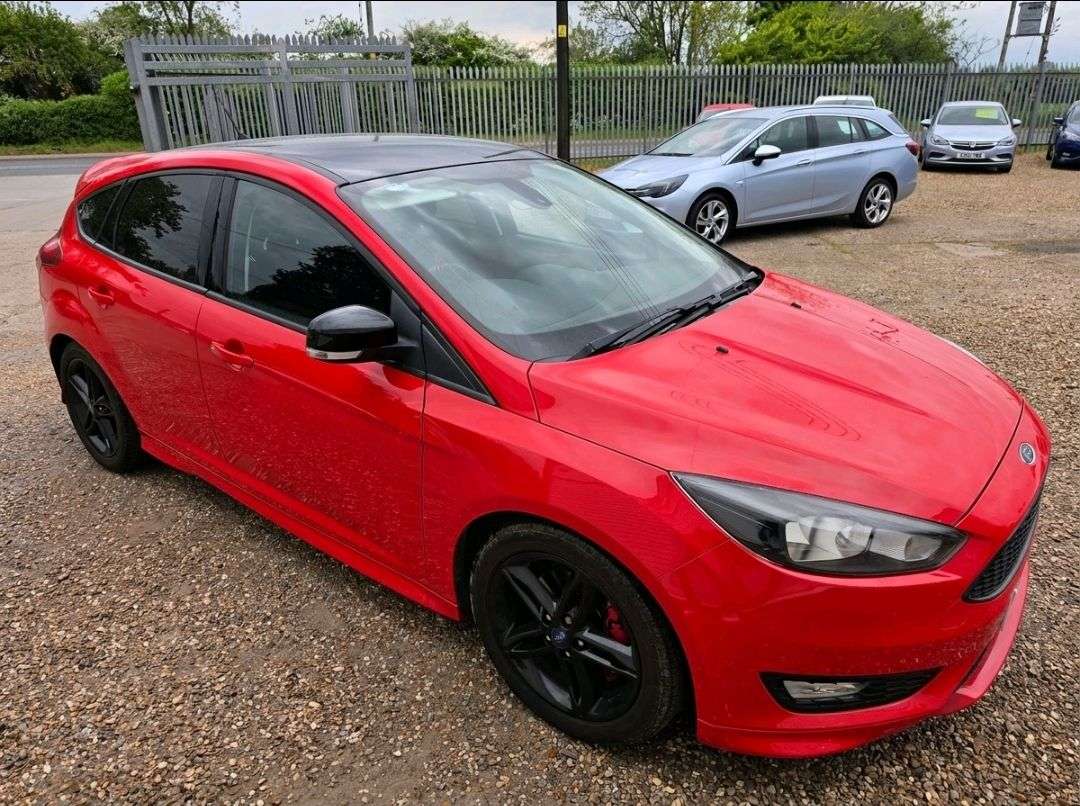 A 2015 FORD FOCUS 1.5T EcoBoost Zetec S Red Edition Hatchback 5dr Petrol Manual Euro 6 (s/s) A 2015 FORD FOCUS 1.5T EcoBoost Zetec S Red Edition Hatchback 5dr Petrol Manual Euro 6 (s/s)