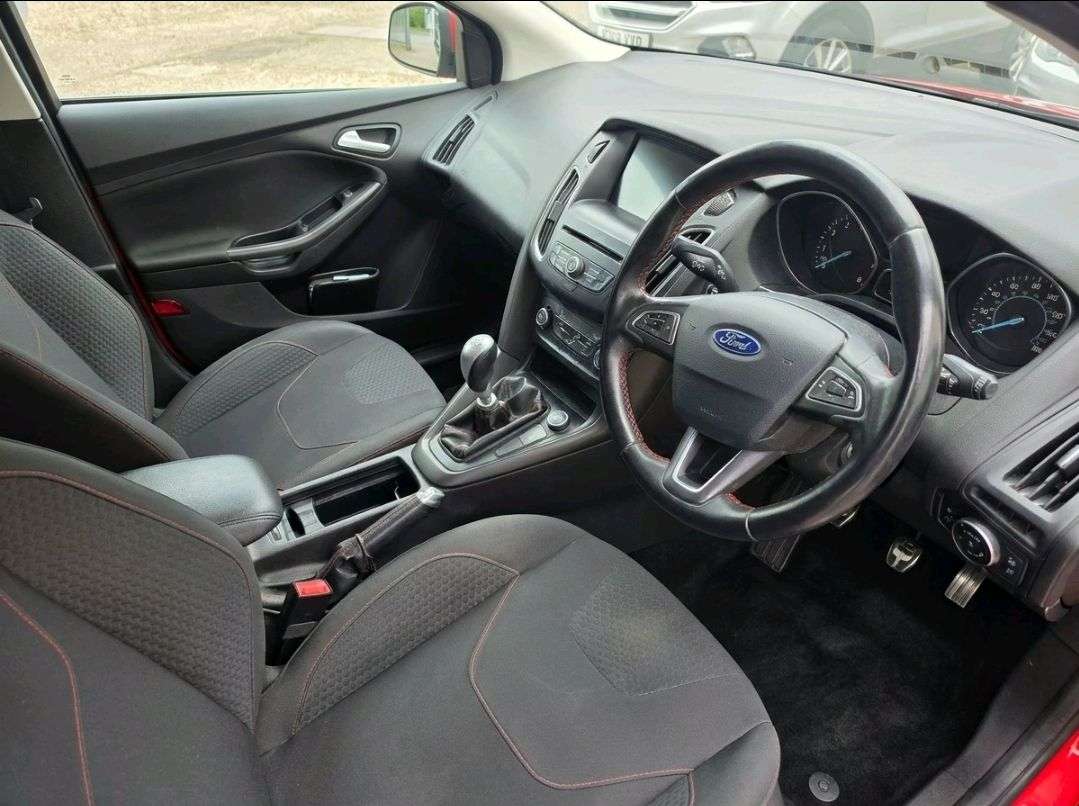 A 2015 FORD FOCUS 1.5T EcoBoost Zetec S Red Edition Hatchback 5dr Petrol Manual Euro 6 (s/s) A 2015 FORD FOCUS 1.5T EcoBoost Zetec S Red Edition Hatchback 5dr Petrol Manual Euro 6 (s/s)