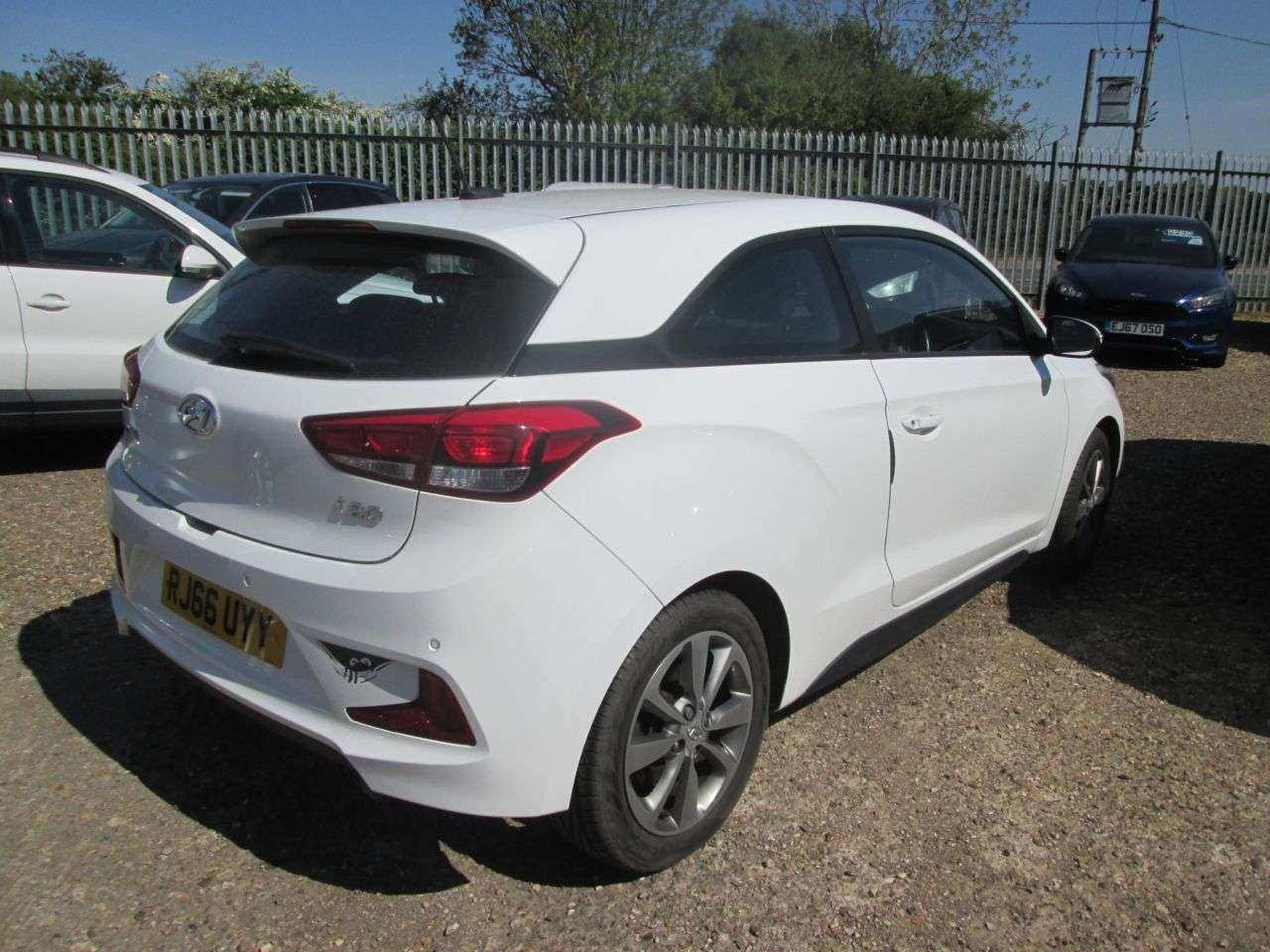 A 2016 HYUNDAI I20 1.2 SE Coupe 3dr Petrol Manual Euro 6 (84 ps) aircon alloys cd etc A 2016 HYUNDAI I20 1.2 SE Coupe 3dr Petrol Manual Euro 6 (84 ps) aircon alloys cd etc