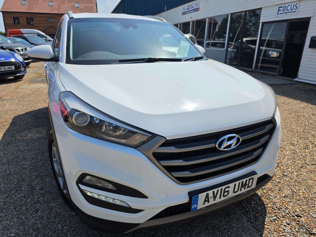 A 2016 HYUNDAI TUCSON 2.0 CRDi Blue Drive SE Nav SUV 5dr Diesel Manual Euro 6 (s/s) (136 ps) WHIT A 2016 HYUNDAI TUCSON 2.0 CRDi Blue Drive SE Nav SUV 5dr Diesel Manual Euro 6 (s/s) (136 ps) WHIT
