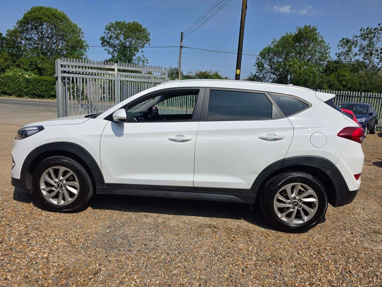 A 2016 HYUNDAI TUCSON 2.0 CRDi Blue Drive SE Nav SUV 5dr Diesel Manual Euro 6 (s/s) (136 ps) WHIT A 2016 HYUNDAI TUCSON 2.0 CRDi Blue Drive SE Nav SUV 5dr Diesel Manual Euro 6 (s/s) (136 ps) WHIT