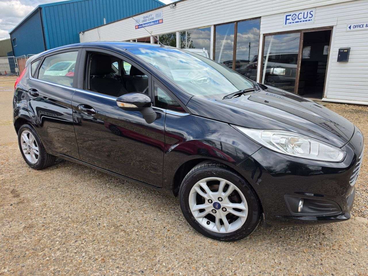 A 2015 FORD FIESTA 1.25 Zetec Hatchback 5dr Petrol Manual Euro 6 (82 ps) BLACK 5 DOOR PETROL L A 2015 FORD FIESTA 1.25 Zetec Hatchback 5dr Petrol Manual Euro 6 (82 ps) BLACK 5 DOOR PETROL L