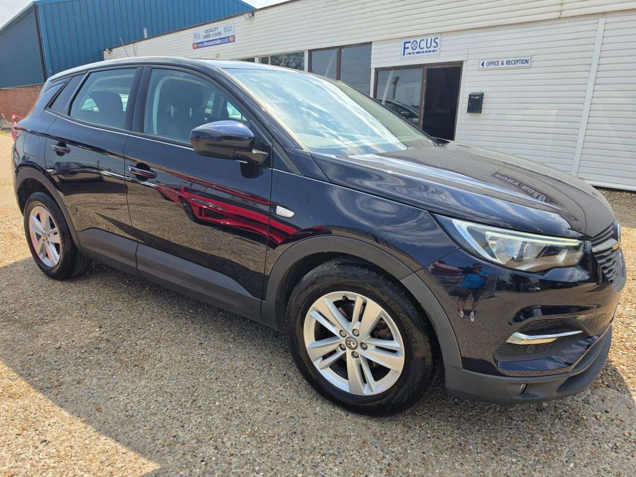 A 2018 VAUXHALL GRANDLAND X 1.2 Turbo GPF SE SUV 5dr Petrol Manual Euro 6 (s/s) (130 ps) AUTO LIGHTS + A 2018 VAUXHALL GRANDLAND X 1.2 Turbo GPF SE SUV 5dr Petrol Manual Euro 6 (s/s) (130 ps) AUTO LIGHTS +