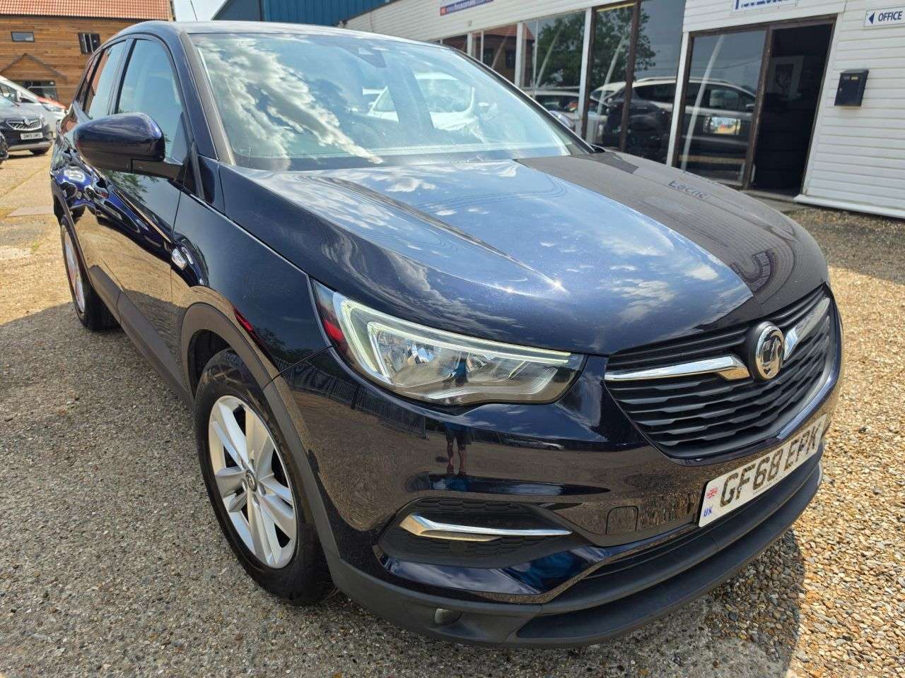 A 2018 VAUXHALL GRANDLAND X 1.2 Turbo GPF SE SUV 5dr Petrol Manual Euro 6 (s/s) (130 ps) AUTO LIGHTS + A 2018 VAUXHALL GRANDLAND X 1.2 Turbo GPF SE SUV 5dr Petrol Manual Euro 6 (s/s) (130 ps) AUTO LIGHTS +