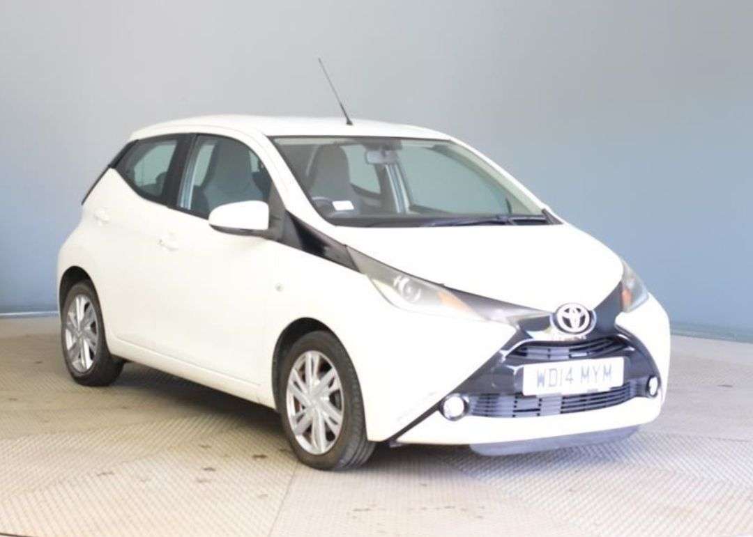 A 2014 TOYOTA AYGO 1.0 VVT-i x-pression Hatchback 5dr Petrol Manual Euro 5 Euro 5 (68 ps) SATN A 2014 TOYOTA AYGO 1.0 VVT-i x-pression Hatchback 5dr Petrol Manual Euro 5 Euro 5 (68 ps) SATN