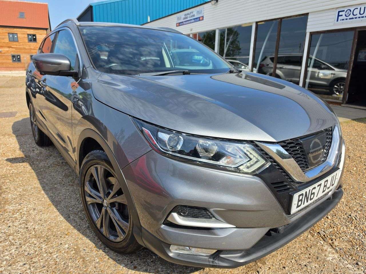 A 2017 NISSAN QASHQAI 1.2 DIG-T N-Connecta SUV 5dr Petrol Manual Euro 6 (s/s) (115 ps) AUTO CLIMA A 2017 NISSAN QASHQAI 1.2 DIG-T N-Connecta SUV 5dr Petrol Manual Euro 6 (s/s) (115 ps) AUTO CLIMA