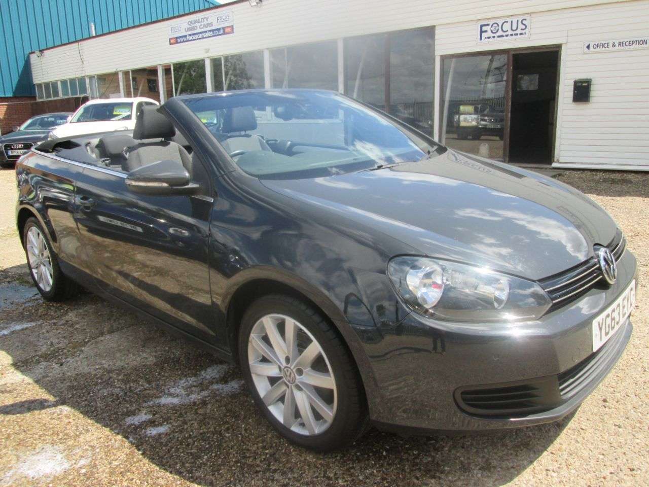 A 2013 VOLKSWAGEN GOLF 1.6 TDI BlueMotion Tech SE Cabriolet 2dr Diesel Manual Euro 5 (s/s) (105 ps A 2013 VOLKSWAGEN GOLF 1.6 TDI BlueMotion Tech SE Cabriolet 2dr Diesel Manual Euro 5 (s/s) (105 ps