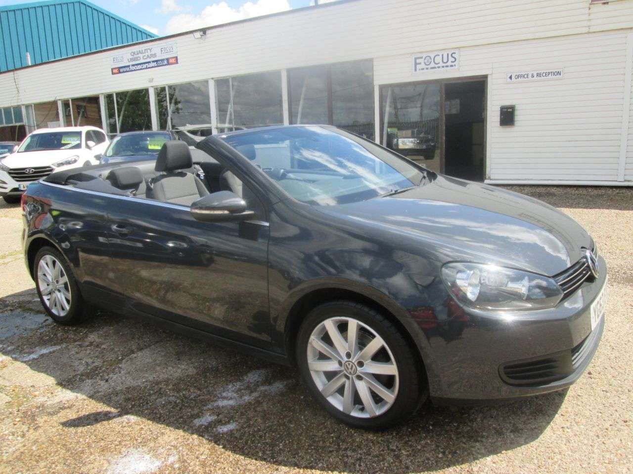 A 2013 VOLKSWAGEN GOLF 1.6 TDI BlueMotion Tech SE Cabriolet 2dr Diesel Manual Euro 5 (s/s) (105 ps A 2013 VOLKSWAGEN GOLF 1.6 TDI BlueMotion Tech SE Cabriolet 2dr Diesel Manual Euro 5 (s/s) (105 ps