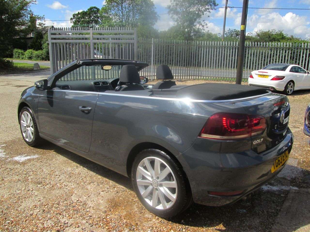 A 2013 VOLKSWAGEN GOLF 1.6 TDI BlueMotion Tech SE Cabriolet 2dr Diesel Manual Euro 5 (s/s) (105 ps A 2013 VOLKSWAGEN GOLF 1.6 TDI BlueMotion Tech SE Cabriolet 2dr Diesel Manual Euro 5 (s/s) (105 ps