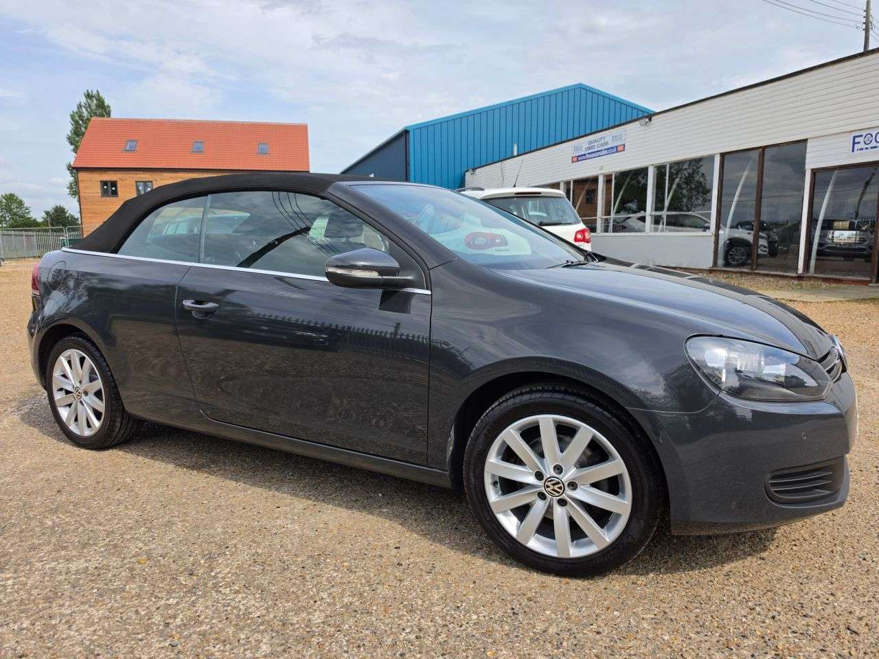 A 2013 VOLKSWAGEN GOLF 1.6 TDI BlueMotion Tech SE Cabriolet 2dr Diesel Manual Euro 5 (s/s) (105 ps A 2013 VOLKSWAGEN GOLF 1.6 TDI BlueMotion Tech SE Cabriolet 2dr Diesel Manual Euro 5 (s/s) (105 ps