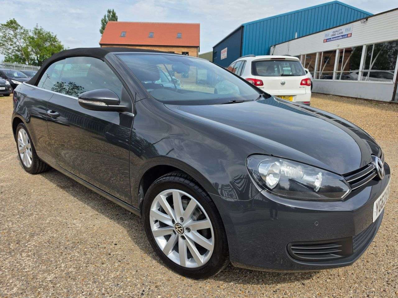 A 2013 VOLKSWAGEN GOLF 1.6 TDI BlueMotion Tech SE Cabriolet 2dr Diesel Manual Euro 5 (s/s) (105 ps A 2013 VOLKSWAGEN GOLF 1.6 TDI BlueMotion Tech SE Cabriolet 2dr Diesel Manual Euro 5 (s/s) (105 ps