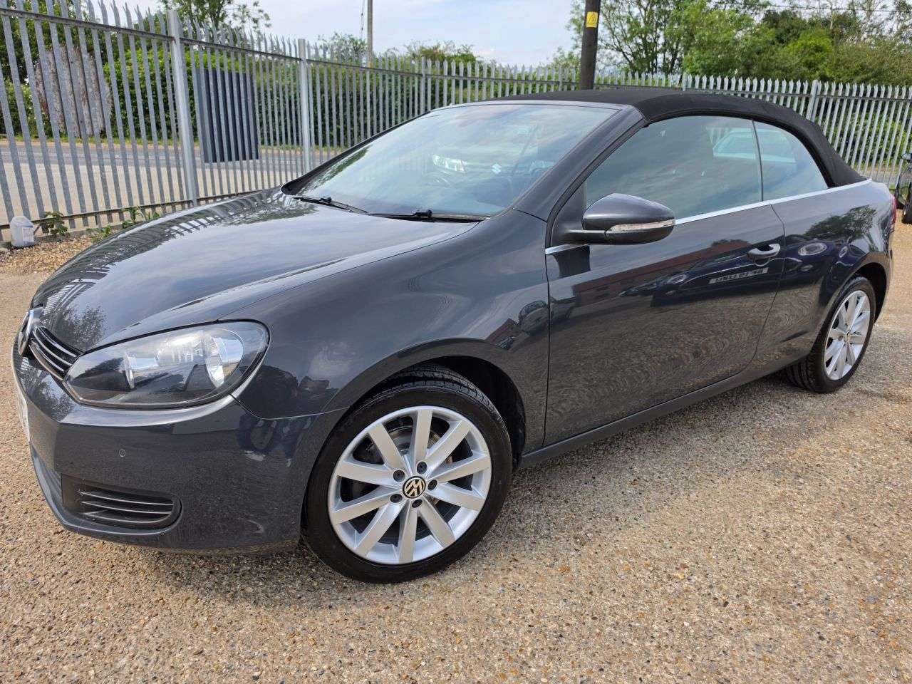A 2013 VOLKSWAGEN GOLF 1.6 TDI BlueMotion Tech SE Cabriolet 2dr Diesel Manual Euro 5 (s/s) (105 ps A 2013 VOLKSWAGEN GOLF 1.6 TDI BlueMotion Tech SE Cabriolet 2dr Diesel Manual Euro 5 (s/s) (105 ps