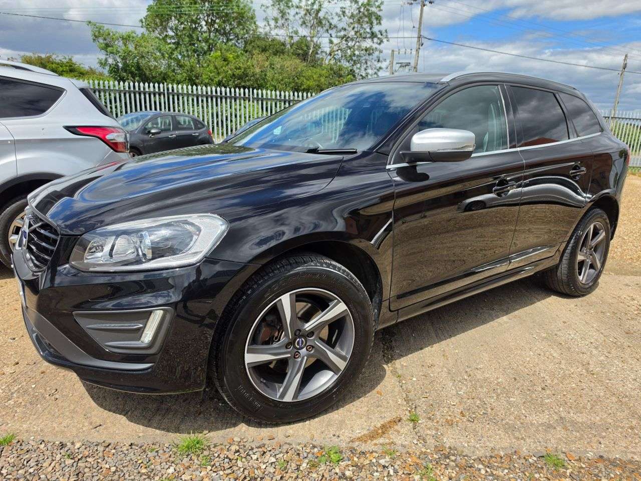 A 2016 VOLVO XC60 2.0 D4 R-Design Lux Nav SUV 5dr Diesel Manual Euro 6 (s/s) (190 ps) FULL LE A 2016 VOLVO XC60 2.0 D4 R-Design Lux Nav SUV 5dr Diesel Manual Euro 6 (s/s) (190 ps) FULL LE
