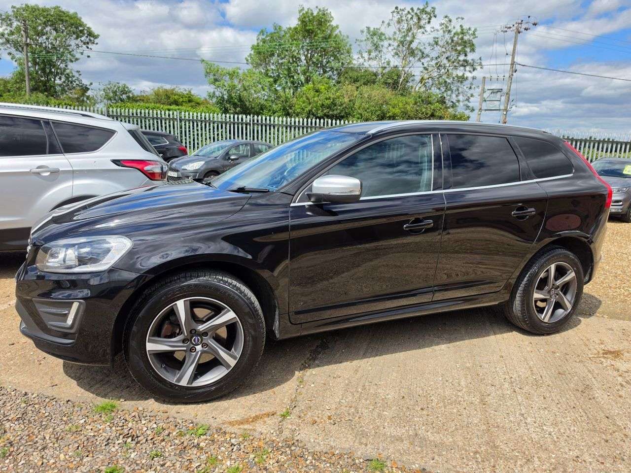 A 2016 VOLVO XC60 2.0 D4 R-Design Lux Nav SUV 5dr Diesel Manual Euro 6 (s/s) (190 ps) FULL LE A 2016 VOLVO XC60 2.0 D4 R-Design Lux Nav SUV 5dr Diesel Manual Euro 6 (s/s) (190 ps) FULL LE