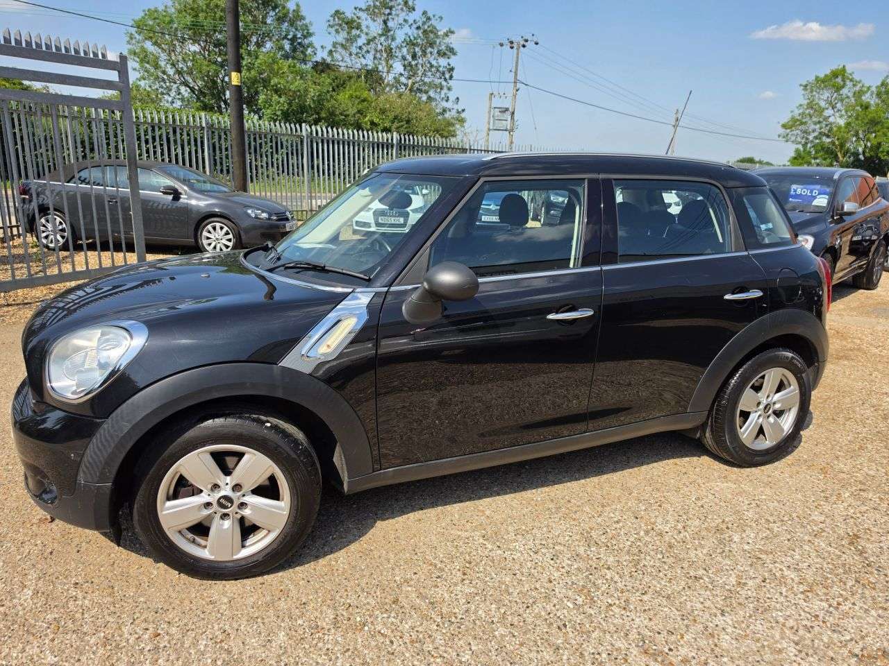 A 2015 MINI COUNTRYMAN 1.6 One SUV 5dr Petrol Auto Euro 6 (98 ps) LOW MILEAGE PETROL AUTOMATIC A 2015 MINI COUNTRYMAN 1.6 One SUV 5dr Petrol Auto Euro 6 (98 ps) LOW MILEAGE PETROL AUTOMATIC