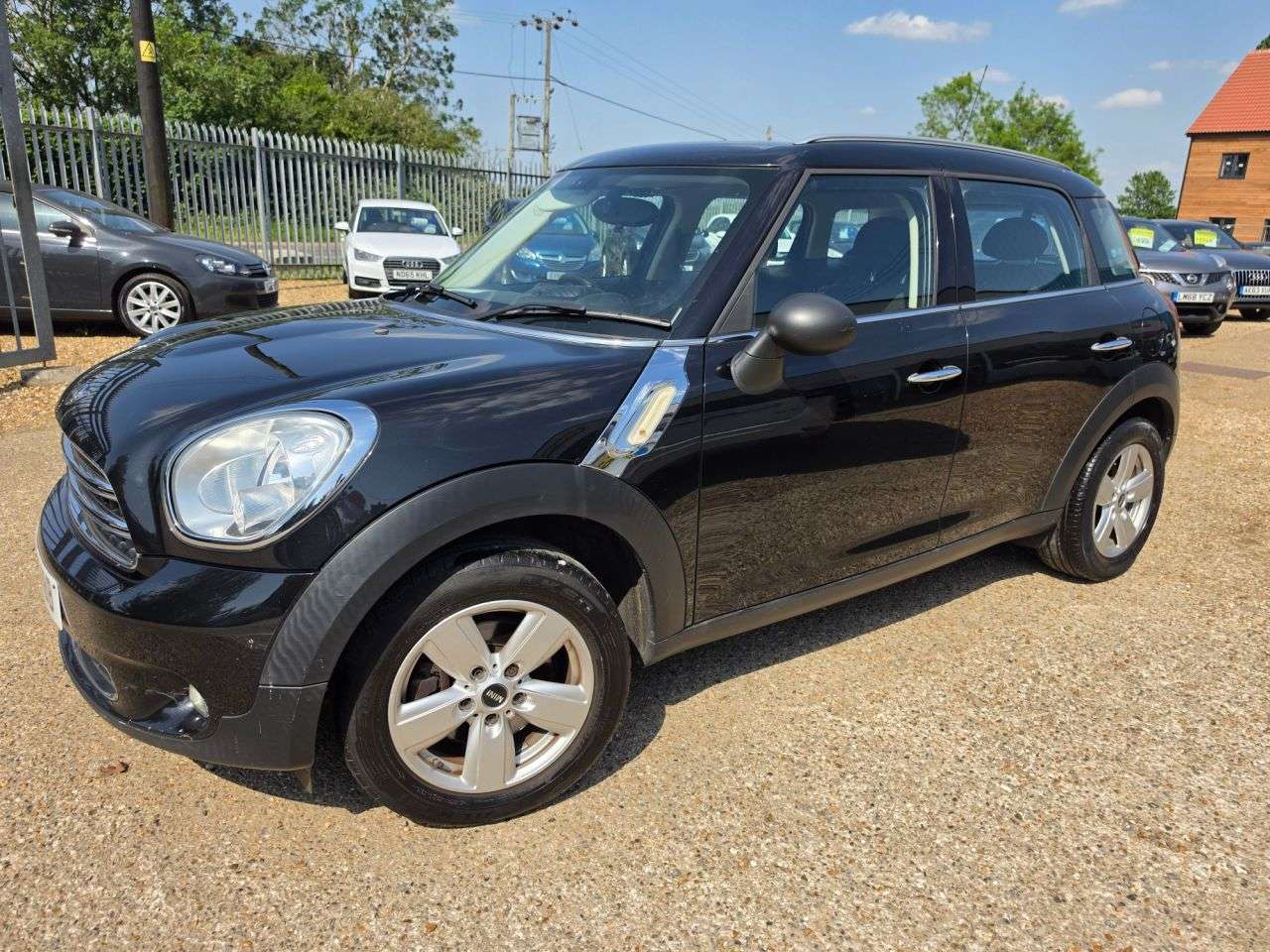 A 2015 MINI COUNTRYMAN 1.6 One SUV 5dr Petrol Auto Euro 6 (98 ps) LOW MILEAGE PETROL AUTOMATIC A 2015 MINI COUNTRYMAN 1.6 One SUV 5dr Petrol Auto Euro 6 (98 ps) LOW MILEAGE PETROL AUTOMATIC